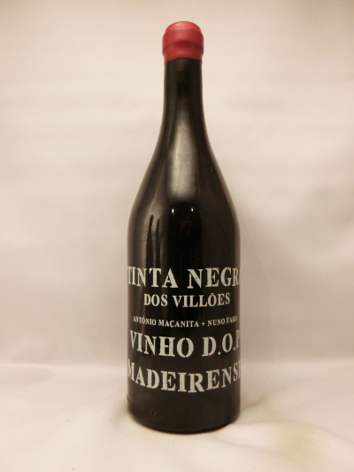 マデイレンセ・D.O.P.・ティンタ・ネグラ・ドス・ヴィリョンス